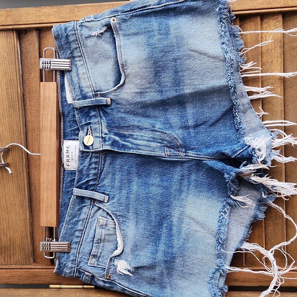 FRAME Le Cutoff Denim Shorts Raw Hem Distressed Perfectly Worn In Grunge